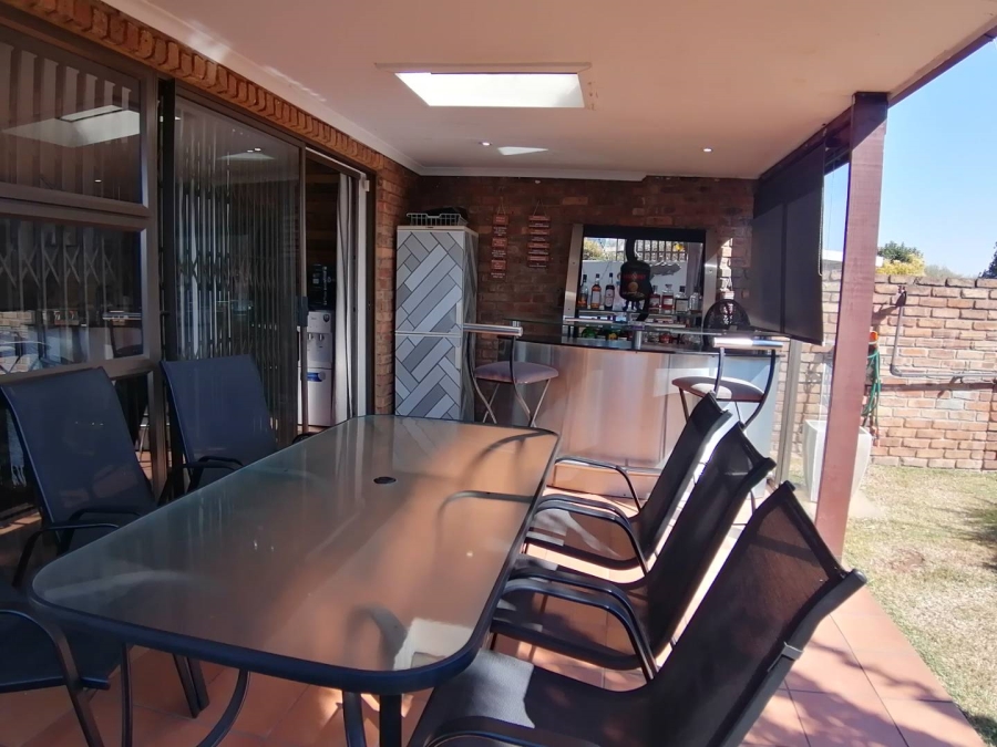 2 Bedroom Property for Sale in Freeway Park Gauteng