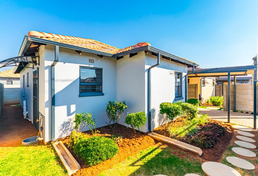 2 Bedroom Property for Sale in Protea Glen Gauteng