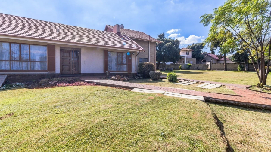 3 Bedroom Property for Sale in Meredale Gauteng