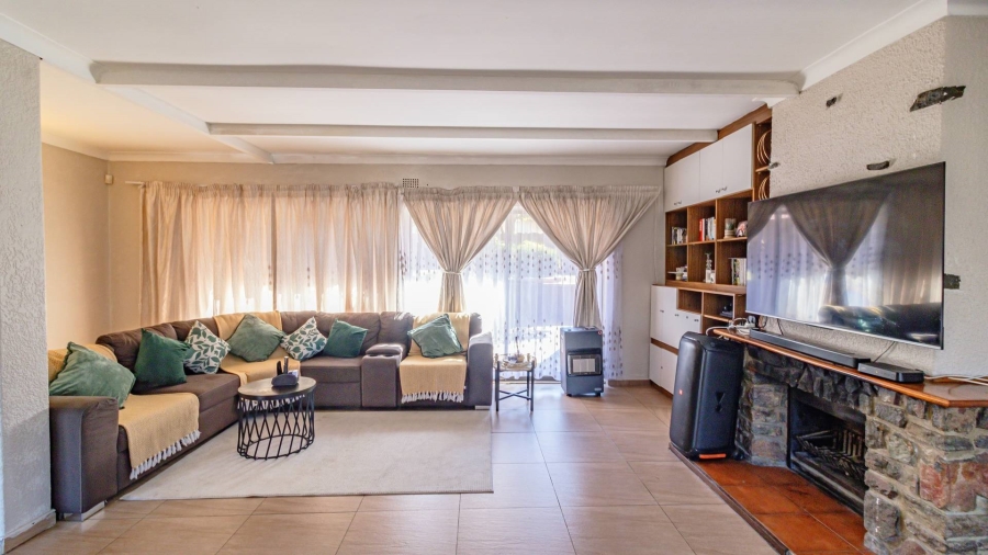 3 Bedroom Property for Sale in Meredale Gauteng