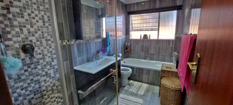 2 Bedroom Property for Sale in Mayberry Park Gauteng