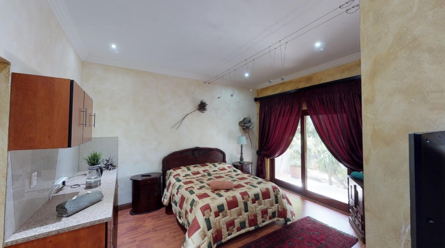 7 Bedroom Property for Sale in Silver Lakes Gauteng