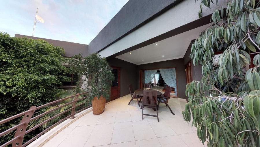 7 Bedroom Property for Sale in Silver Lakes Gauteng