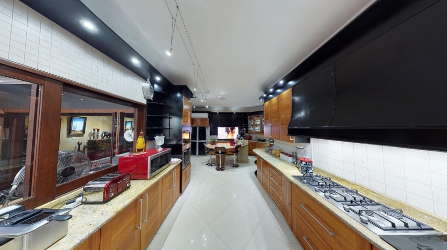 7 Bedroom Property for Sale in Silver Lakes Gauteng