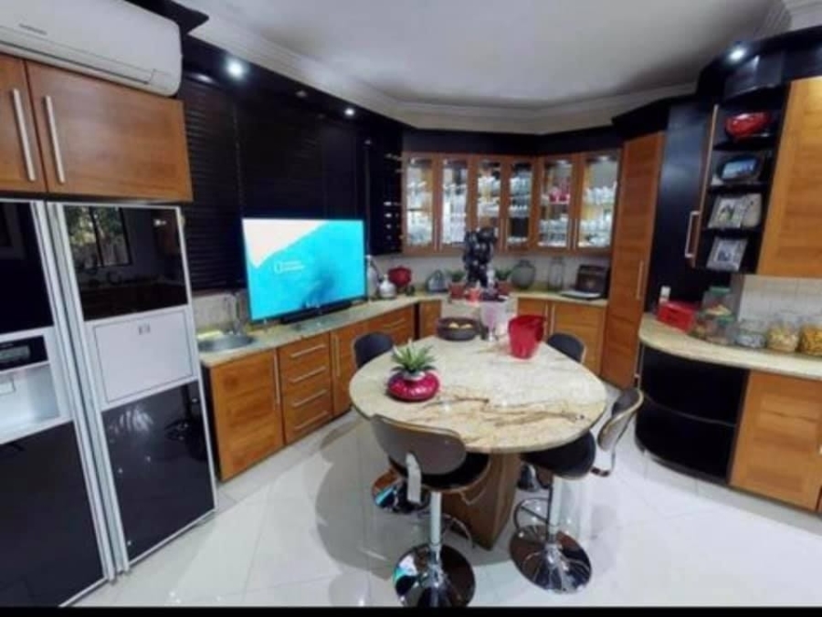 7 Bedroom Property for Sale in Silver Lakes Gauteng