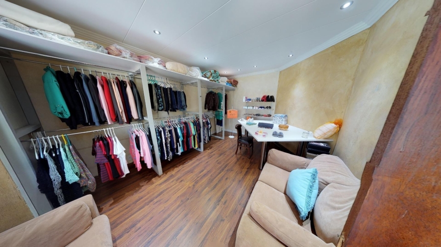 7 Bedroom Property for Sale in Silver Lakes Gauteng