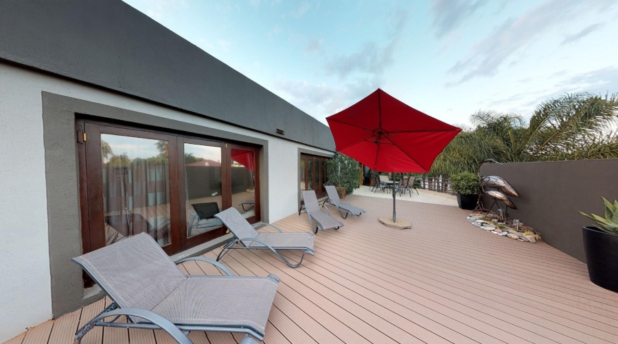 7 Bedroom Property for Sale in Silver Lakes Gauteng