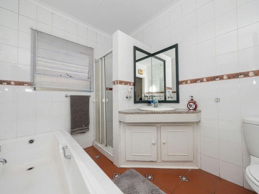 5 Bedroom Property for Sale in Morningside Manor Gauteng