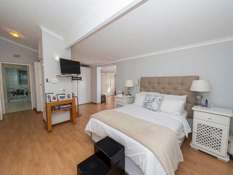 5 Bedroom Property for Sale in Morningside Manor Gauteng
