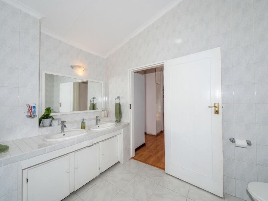 5 Bedroom Property for Sale in Morningside Manor Gauteng