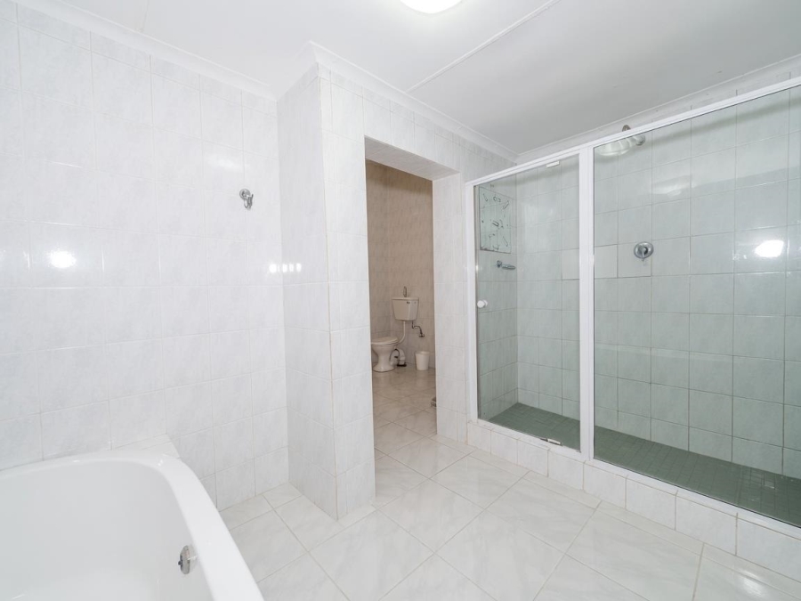 5 Bedroom Property for Sale in Morningside Manor Gauteng