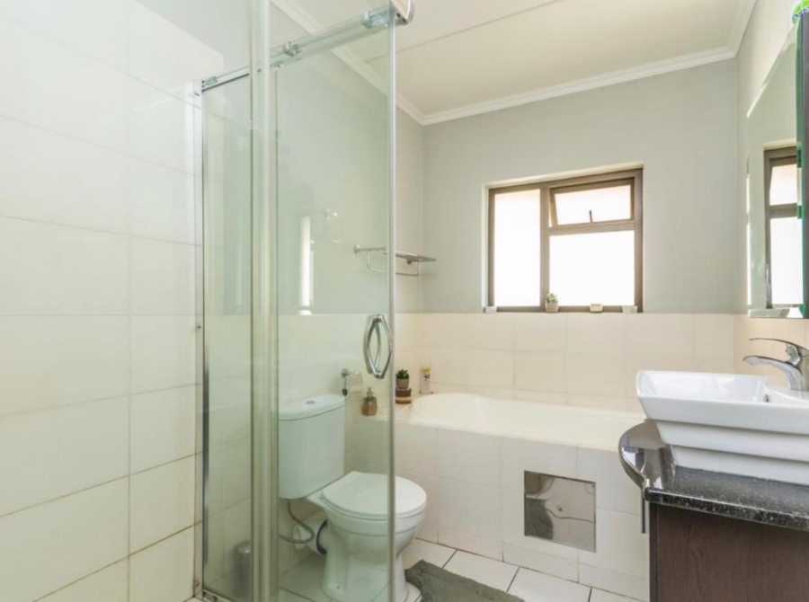 2 Bedroom Property for Sale in Noordwyk Gauteng