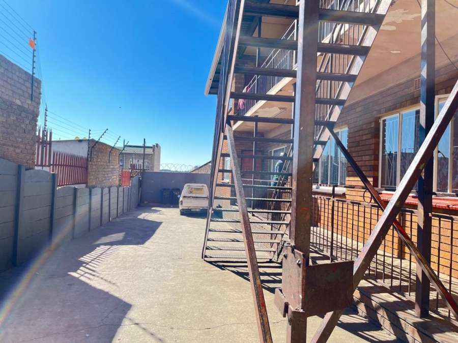 To Let 3 Bedroom Property for Rent in Luipaardsvlei Gauteng