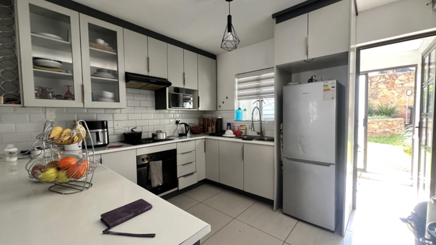To Let 2 Bedroom Property for Rent in Ridgeway Gauteng