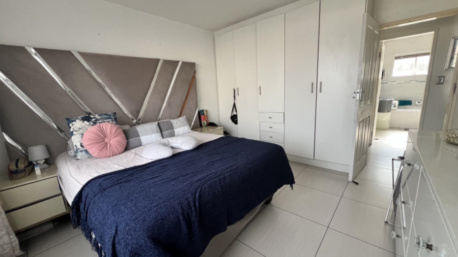 To Let 2 Bedroom Property for Rent in Ridgeway Gauteng