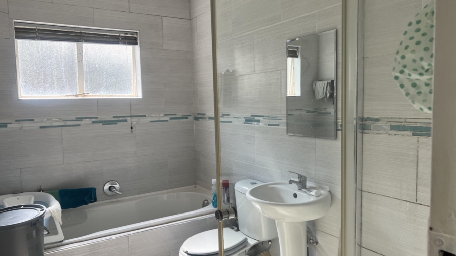 To Let 2 Bedroom Property for Rent in Ridgeway Gauteng