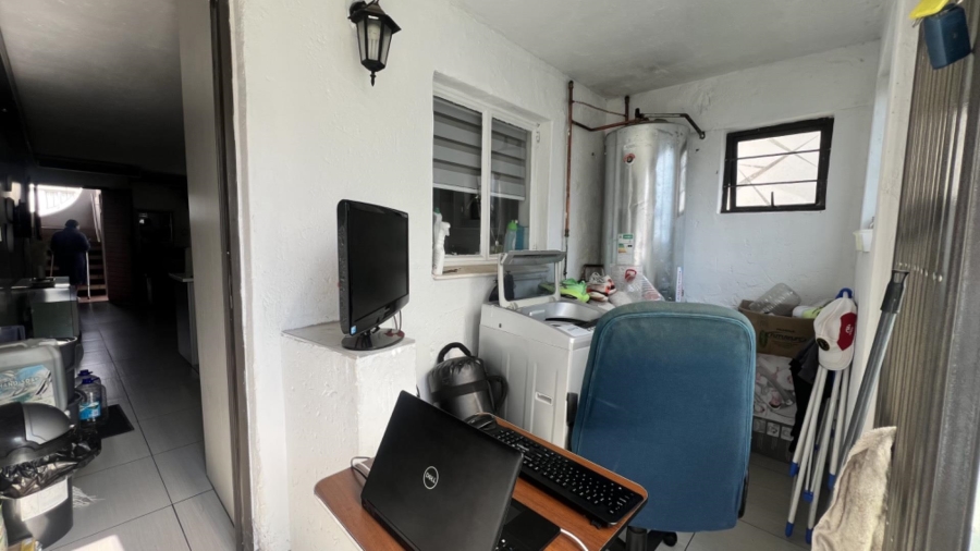 To Let 2 Bedroom Property for Rent in Ridgeway Gauteng