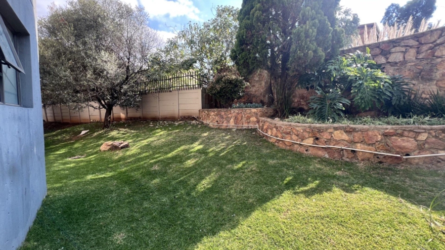 To Let 2 Bedroom Property for Rent in Ridgeway Gauteng