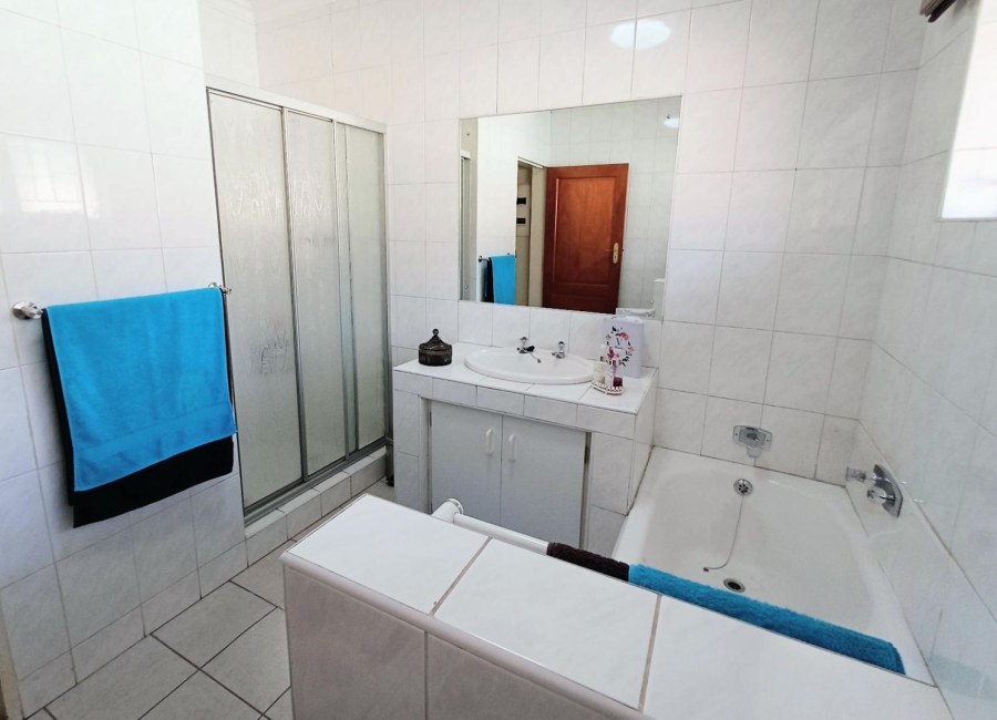 2 Bedroom Property for Sale in Lakefield Gauteng