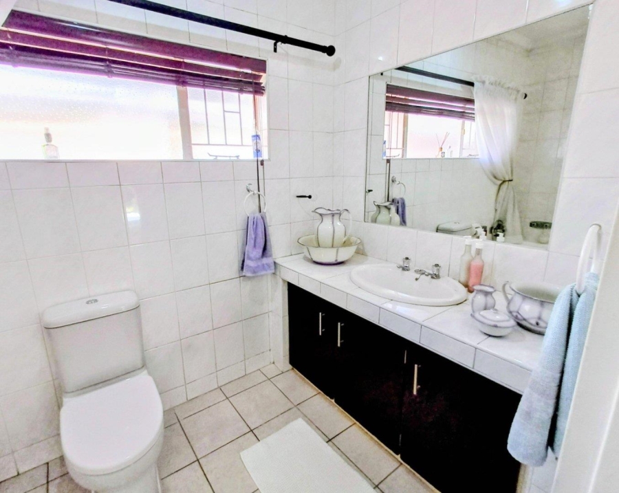 2 Bedroom Property for Sale in Lakefield Gauteng