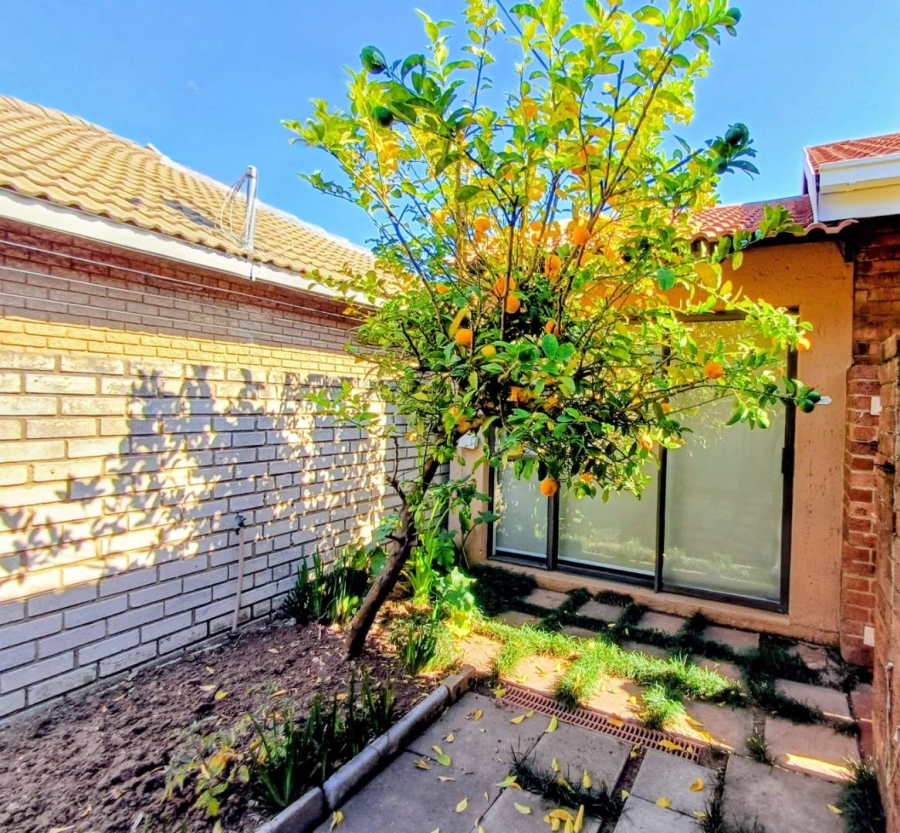 2 Bedroom Property for Sale in Lakefield Gauteng