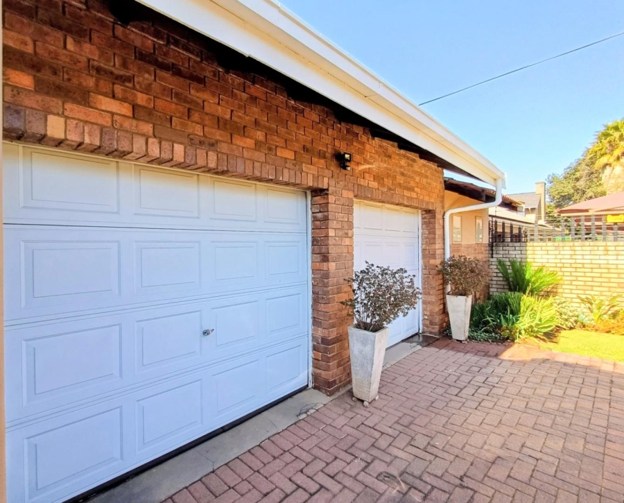 2 Bedroom Property for Sale in Lakefield Gauteng