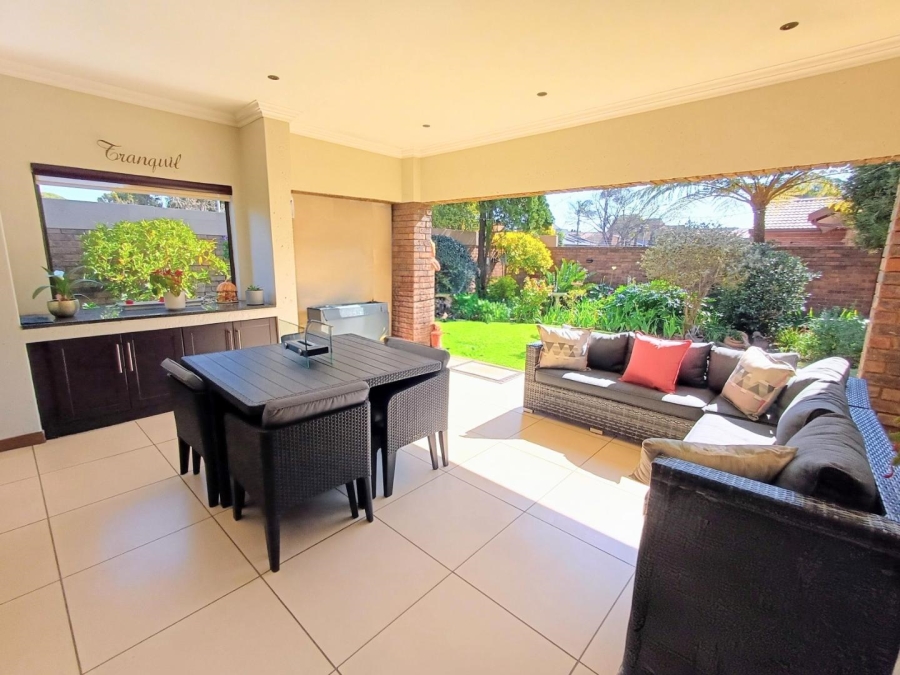 2 Bedroom Property for Sale in Lakefield Gauteng