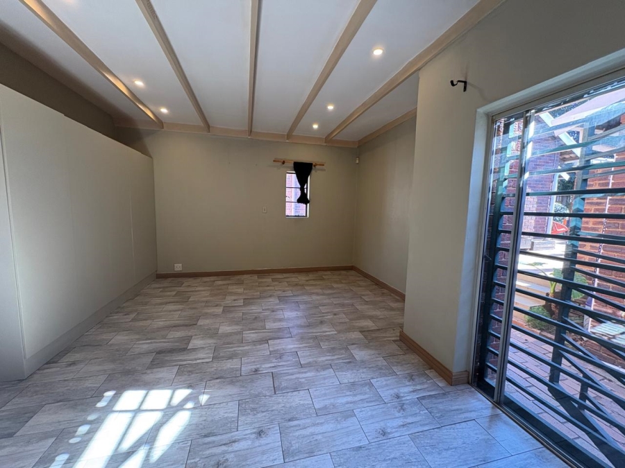 To Let 1 Bedroom Property for Rent in Weltevreden Park Gauteng