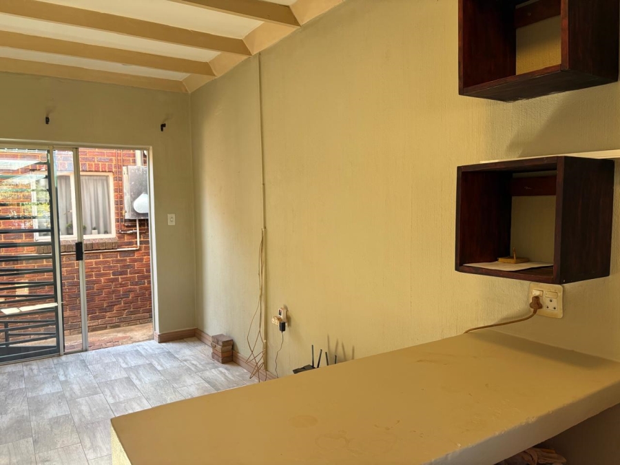 To Let 1 Bedroom Property for Rent in Weltevreden Park Gauteng