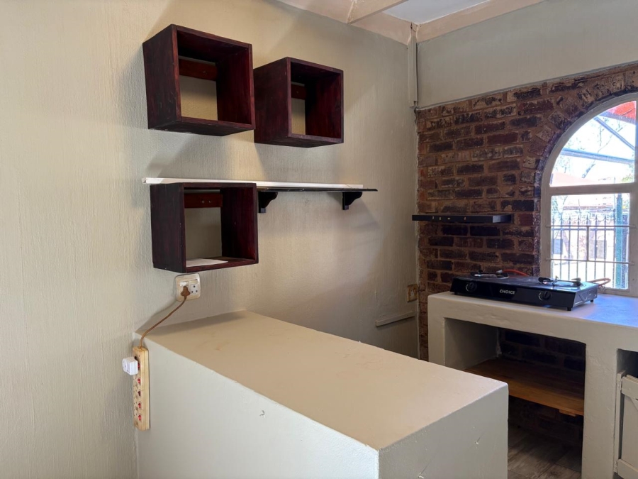 To Let 1 Bedroom Property for Rent in Weltevreden Park Gauteng