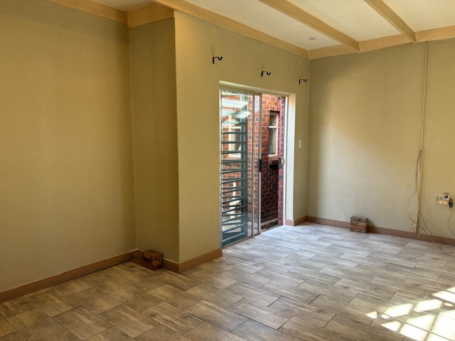 To Let 1 Bedroom Property for Rent in Weltevreden Park Gauteng