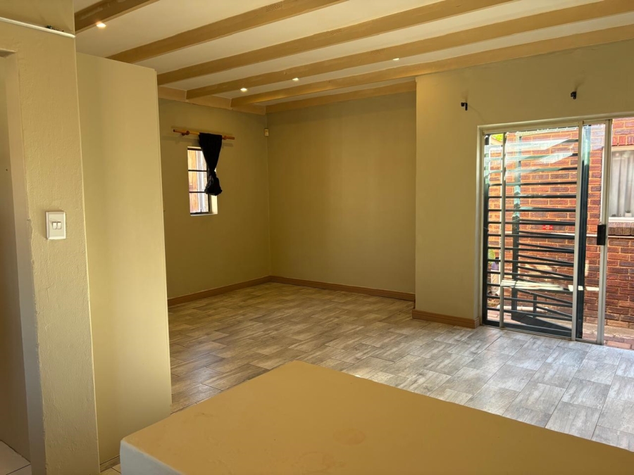To Let 1 Bedroom Property for Rent in Weltevreden Park Gauteng