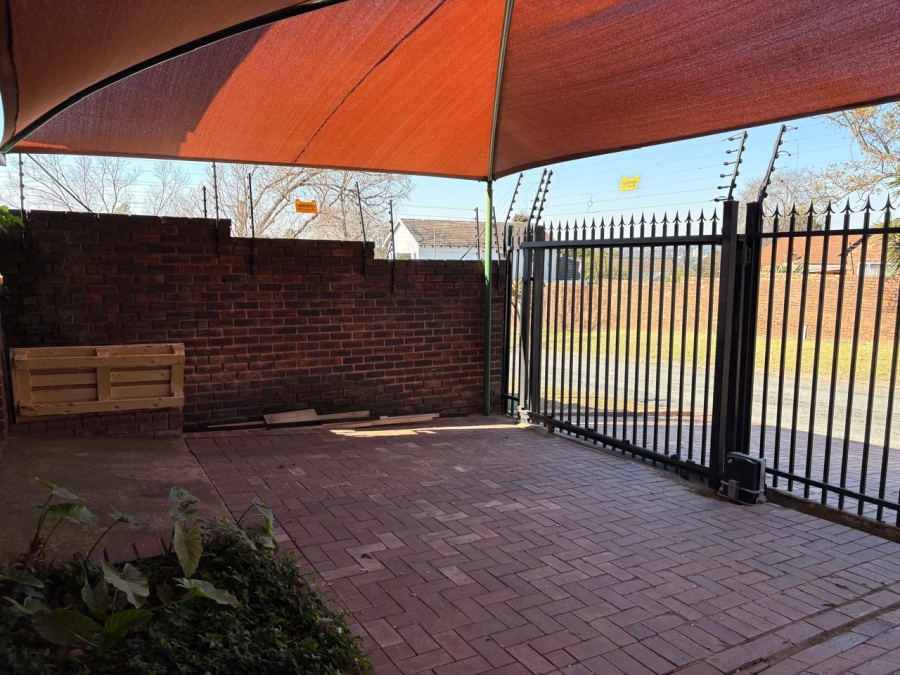 To Let 1 Bedroom Property for Rent in Weltevreden Park Gauteng