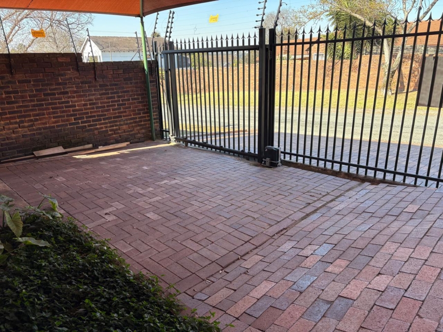 To Let 1 Bedroom Property for Rent in Weltevreden Park Gauteng