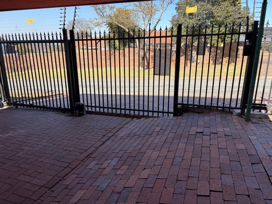To Let 1 Bedroom Property for Rent in Weltevreden Park Gauteng