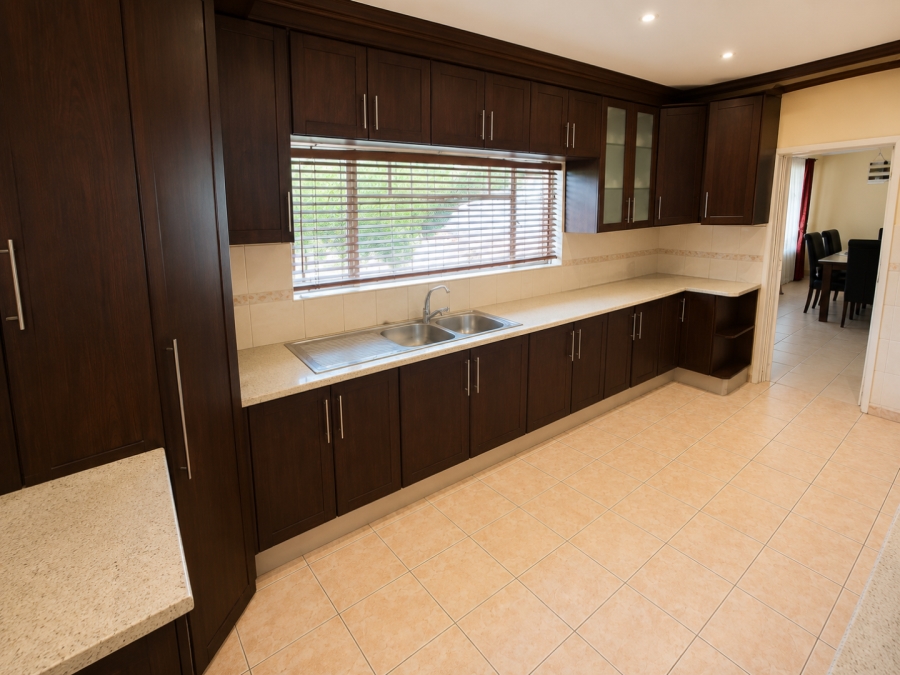 5 Bedroom Property for Sale in Kilner Park Gauteng