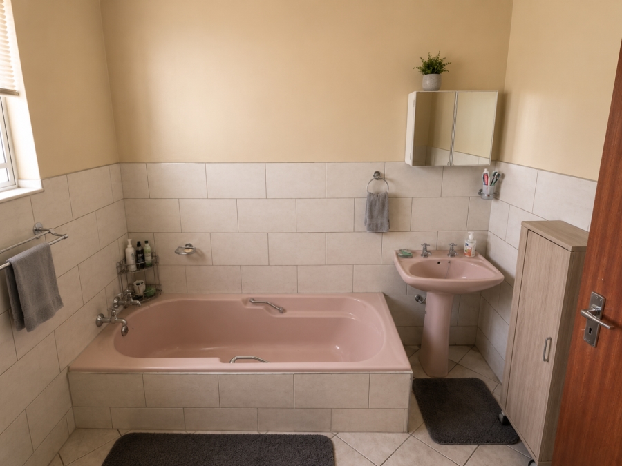 5 Bedroom Property for Sale in Kilner Park Gauteng