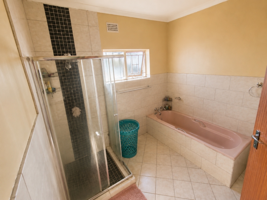 5 Bedroom Property for Sale in Kilner Park Gauteng