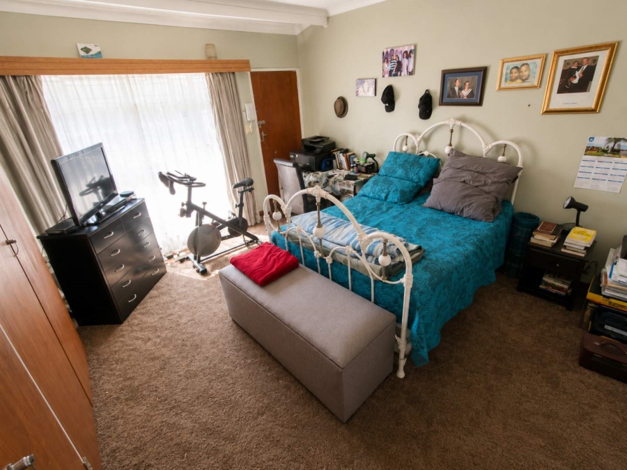 5 Bedroom Property for Sale in Kilner Park Gauteng