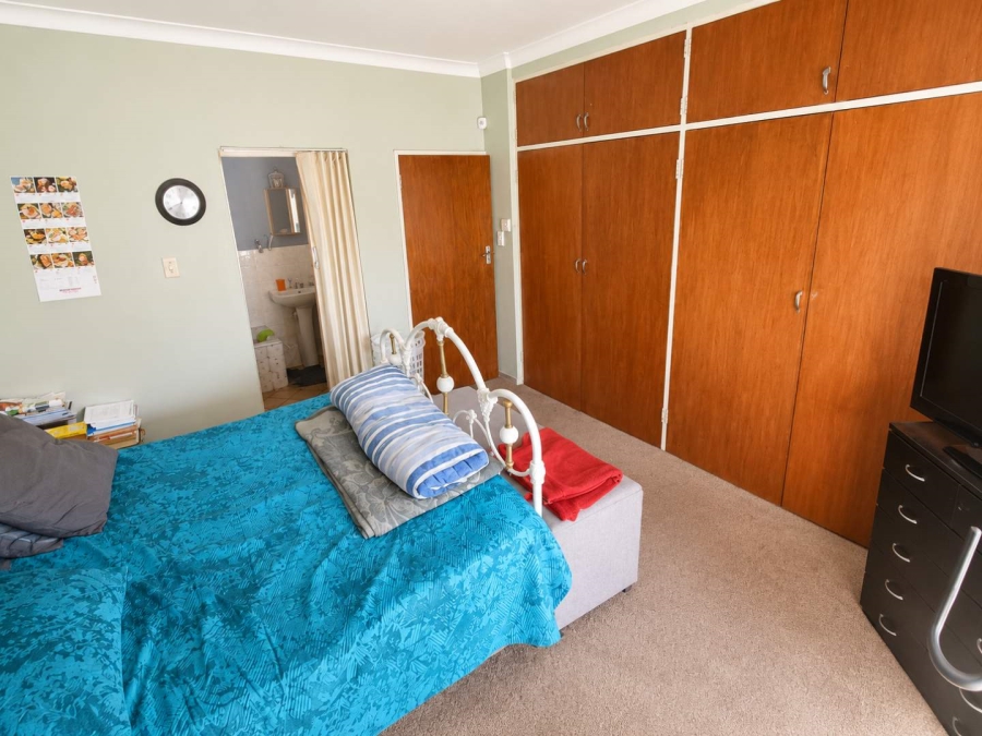 5 Bedroom Property for Sale in Kilner Park Gauteng