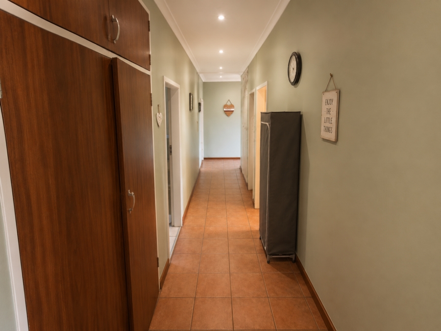 5 Bedroom Property for Sale in Kilner Park Gauteng