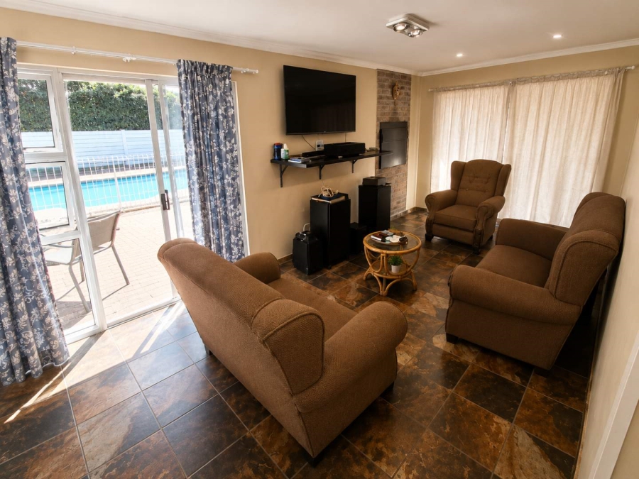 5 Bedroom Property for Sale in Kilner Park Gauteng