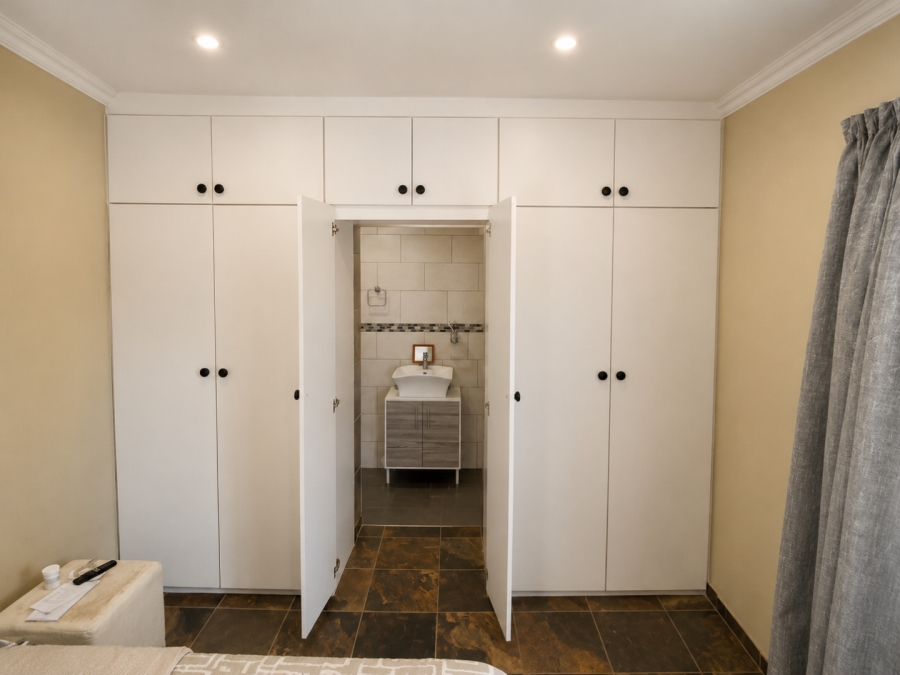 5 Bedroom Property for Sale in Kilner Park Gauteng