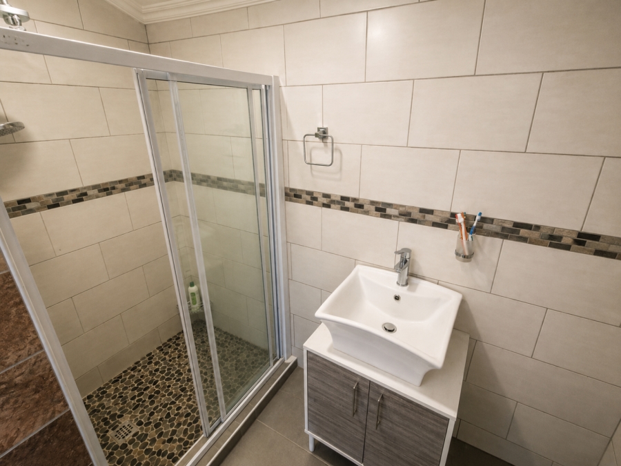 5 Bedroom Property for Sale in Kilner Park Gauteng