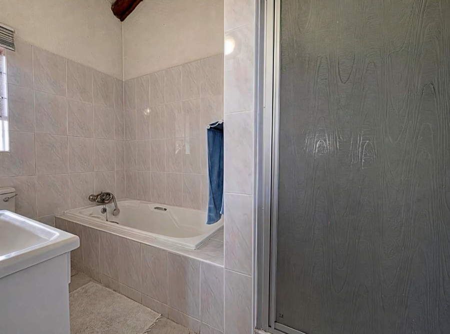 2 Bedroom Property for Sale in New Redruth Gauteng