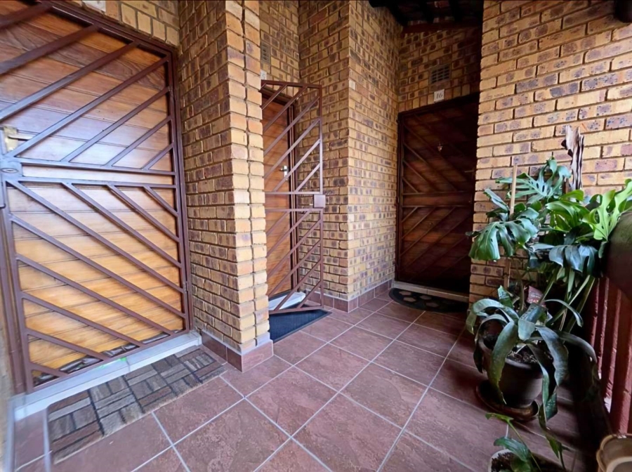 2 Bedroom Property for Sale in New Redruth Gauteng