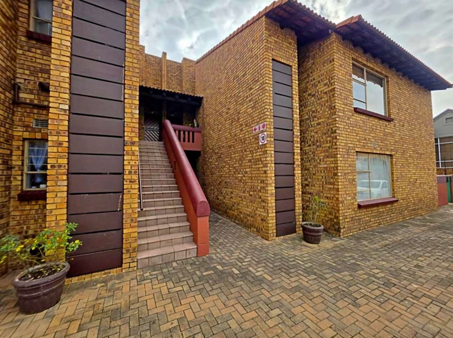2 Bedroom Property for Sale in New Redruth Gauteng