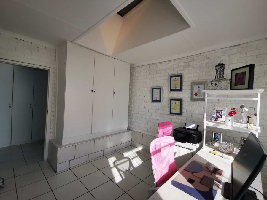 3 Bedroom Property for Sale in Brackenhurst Gauteng
