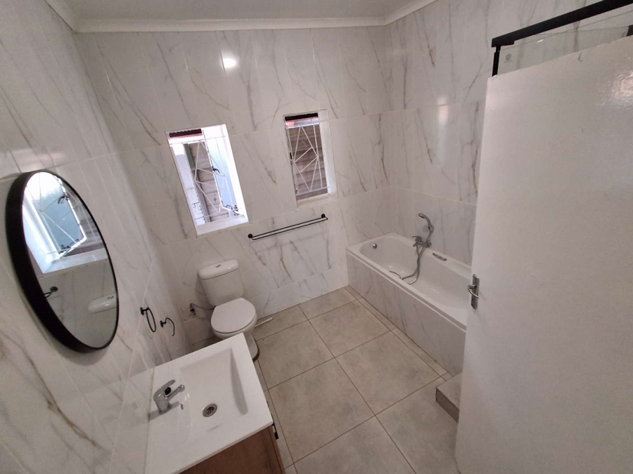 5 Bedroom Property for Sale in Proclamation Hill Gauteng