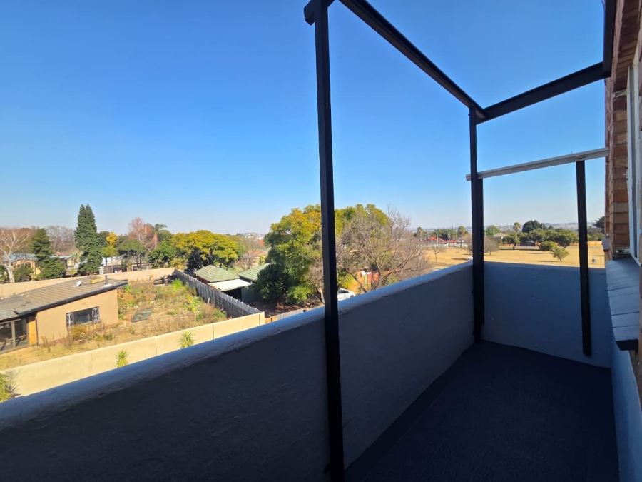 To Let 2 Bedroom Property for Rent in Horison Gauteng